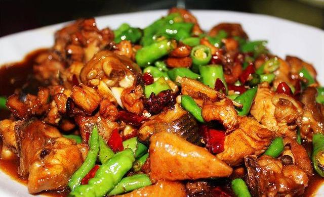 昊哥特色沂蒙山炒鸡-无水印